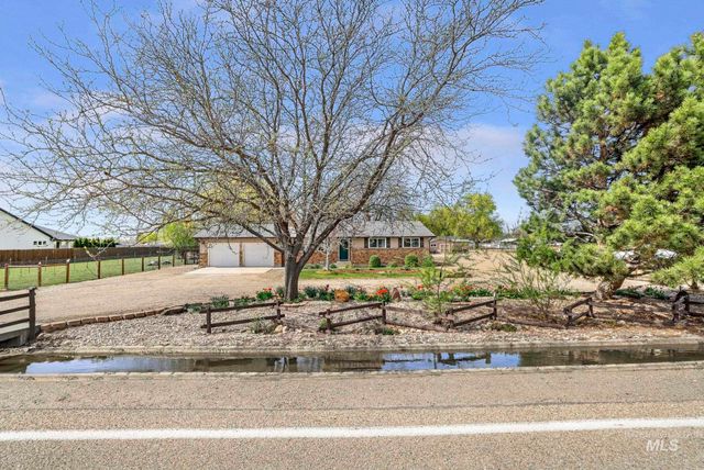 21 N Pit Lane, Nampa, ID 83687
