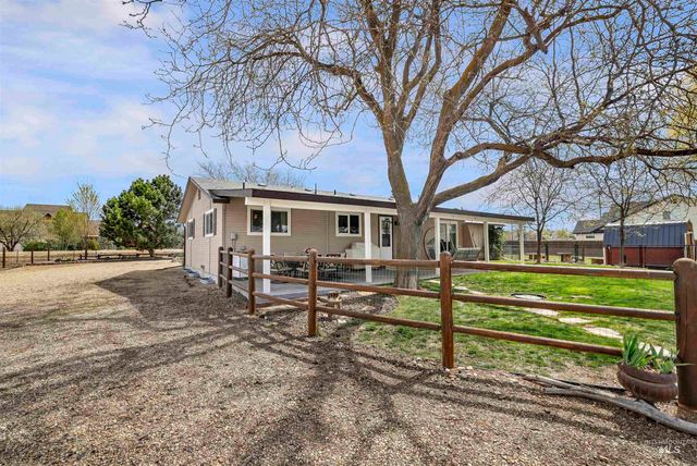 21 N Pit Lane, Nampa, ID 83687