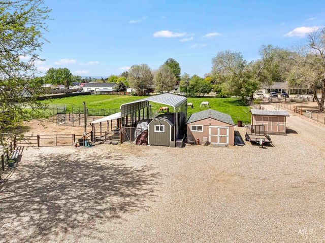 21 N Pit Lane, Nampa, ID 83687