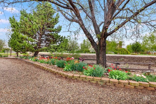 21 N Pit Lane, Nampa, ID 83687