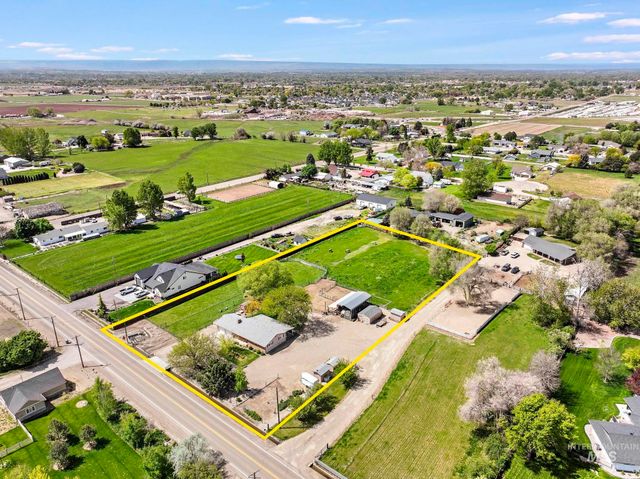 21 N Pit Lane, Nampa, ID 83687