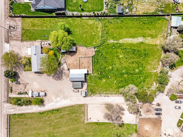 21 N Pit Lane, Nampa, ID 83687