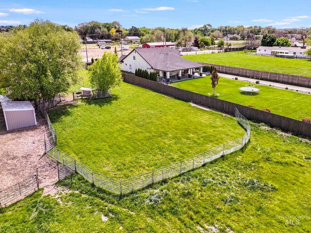 21 N Pit Lane, Nampa, ID 83687