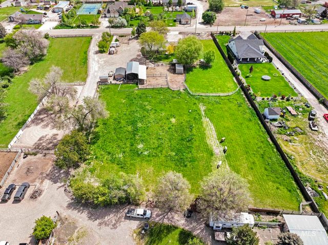 21 N Pit Lane, Nampa, ID 83687