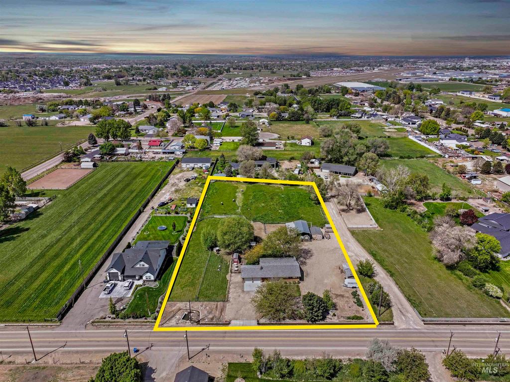 21 N Pit Lane, Nampa, ID 83687