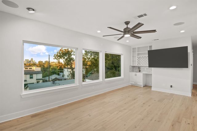 1335 Glidden Street, Dallas, TX 75203