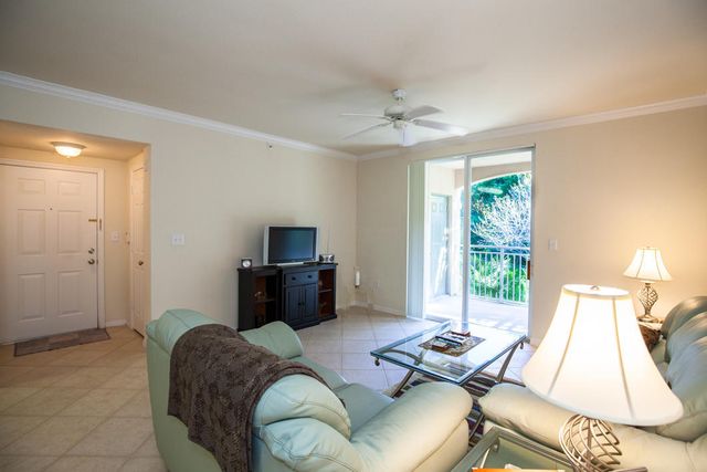 6492 EMERALD DUNES Drive 205, West Palm Beach, FL 33411
