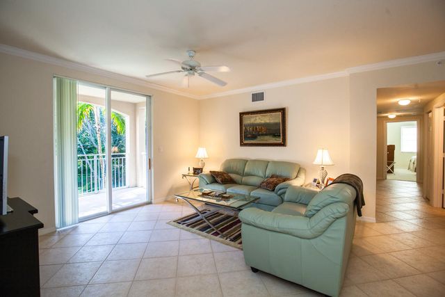 6492 EMERALD DUNES Drive 205, West Palm Beach, FL 33411