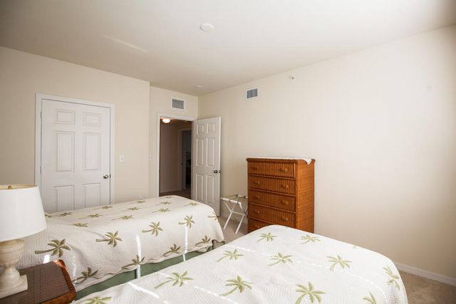 6492 EMERALD DUNES Drive 205, West Palm Beach, FL 33411