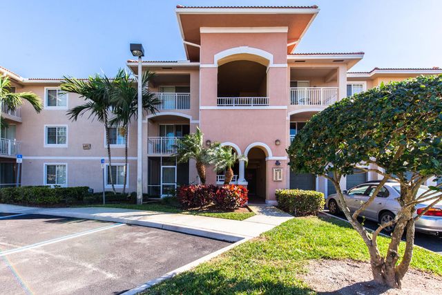 6492 EMERALD DUNES Drive 205, West Palm Beach, FL 33411
