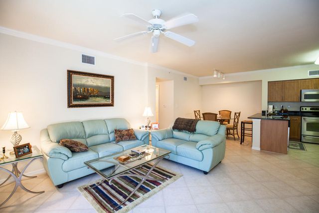 6492 EMERALD DUNES Drive 205, West Palm Beach, FL 33411