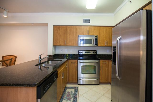 6492 EMERALD DUNES Drive 205, West Palm Beach, FL 33411