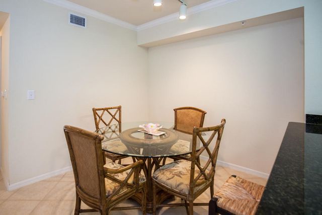 6492 EMERALD DUNES Drive 205, West Palm Beach, FL 33411