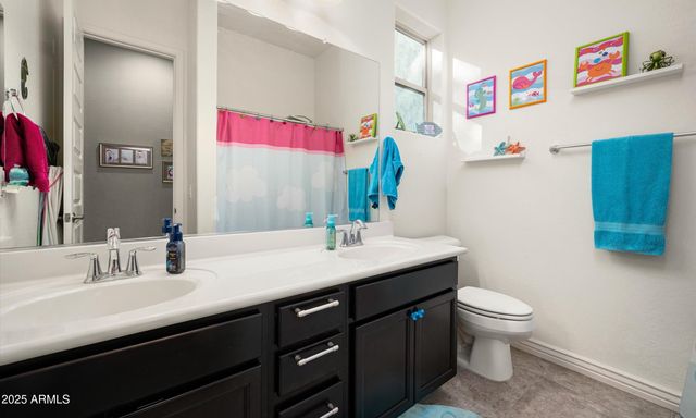 2526 W BALAO Drive, Phoenix, AZ 85085