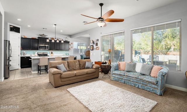 2526 W BALAO Drive, Phoenix, AZ 85085