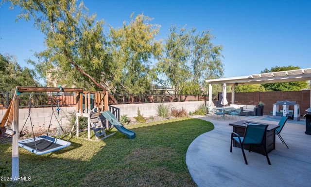 2526 W BALAO Drive, Phoenix, AZ 85085