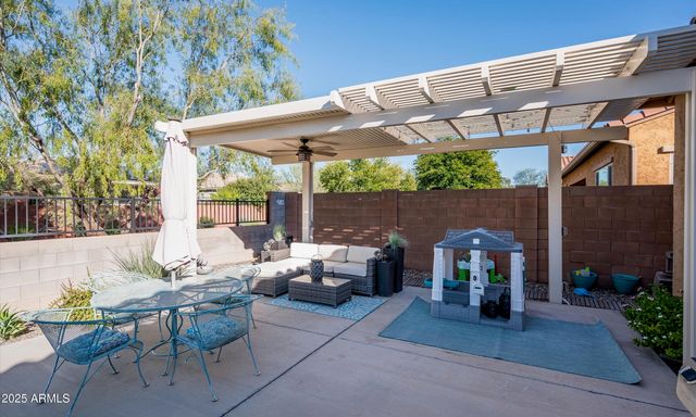 2526 W BALAO Drive, Phoenix, AZ 85085