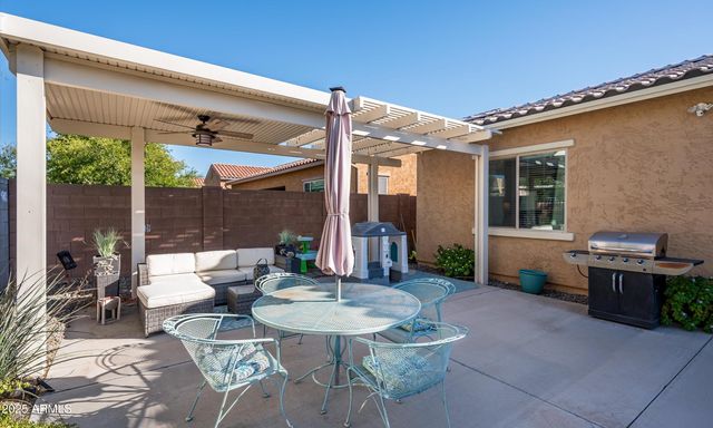 2526 W BALAO Drive, Phoenix, AZ 85085