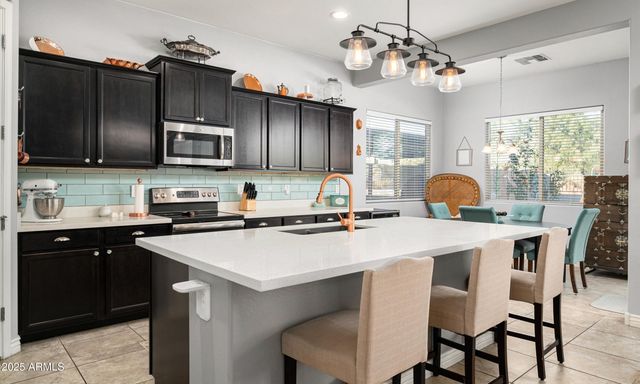 2526 W BALAO Drive, Phoenix, AZ 85085