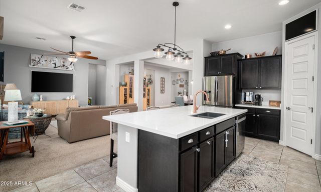 2526 W BALAO Drive, Phoenix, AZ 85085