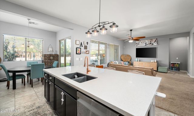 2526 W BALAO Drive, Phoenix, AZ 85085