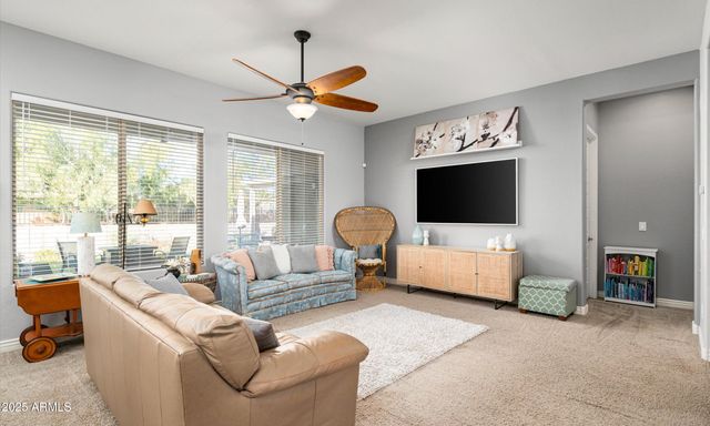 2526 W BALAO Drive, Phoenix, AZ 85085