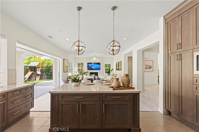 111 Cruiser, Irvine, CA 92618