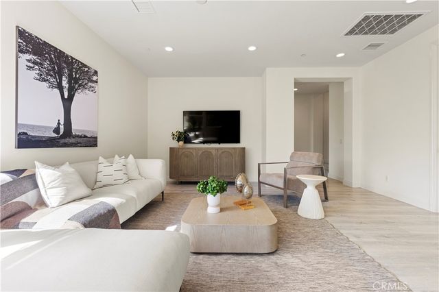 111 Cruiser, Irvine, CA 92618