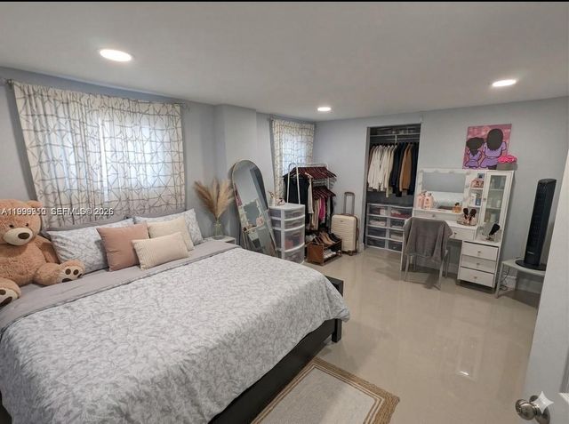 442 NE 162nd St, Miami, FL 33162