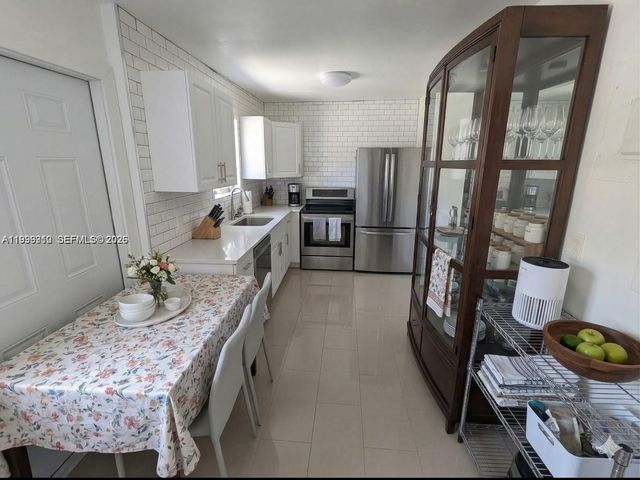 442 NE 162nd St, Miami, FL 33162