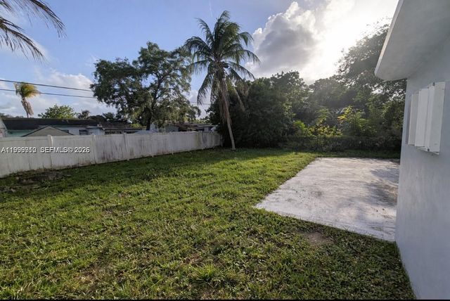 442 NE 162nd St, Miami, FL 33162