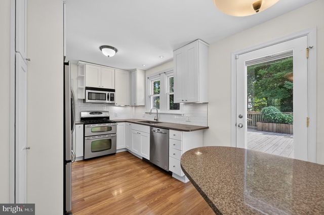 140 ROCHELLE AVE, Philadelphia, PA 19128