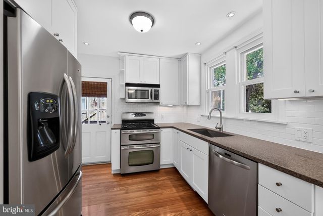 140 ROCHELLE AVE, Philadelphia, PA 19128