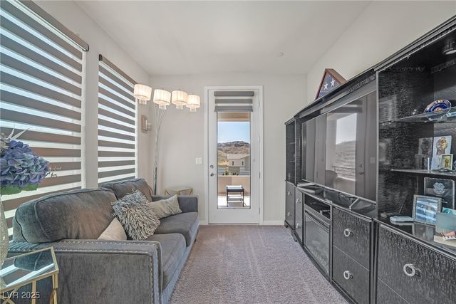 8 Hilltop Crest Street, Henderson, NV 89011