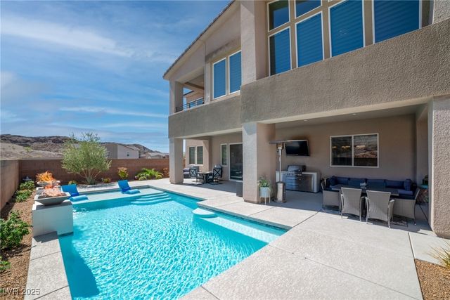 8 Hilltop Crest Street, Henderson, NV 89011