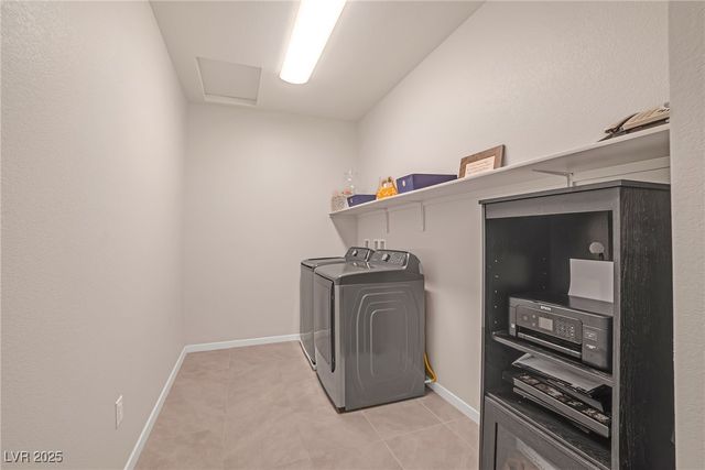 8 Hilltop Crest Street, Henderson, NV 89011