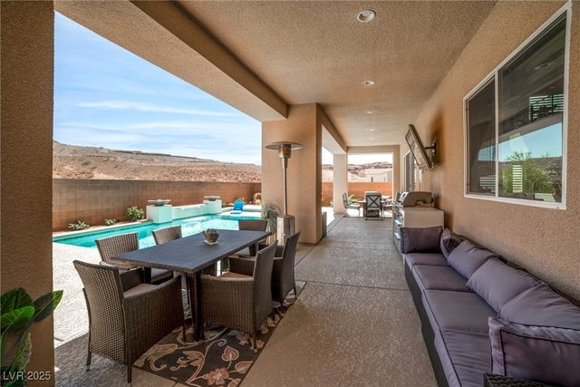 8 Hilltop Crest Street, Henderson, NV 89011