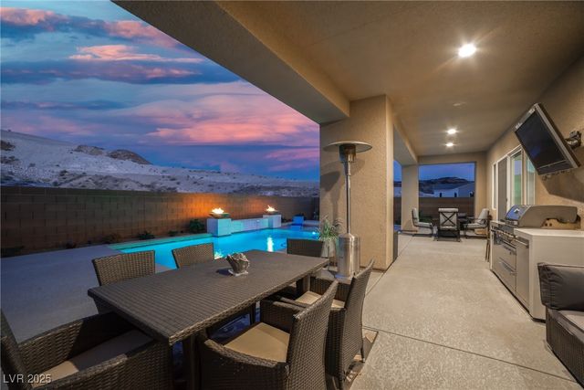 8 Hilltop Crest Street, Henderson, NV 89011