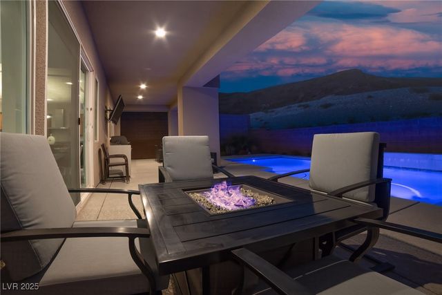 8 Hilltop Crest Street, Henderson, NV 89011