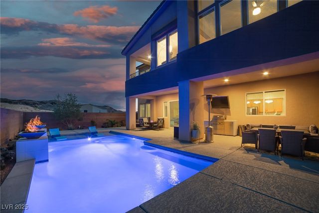 8 Hilltop Crest Street, Henderson, NV 89011