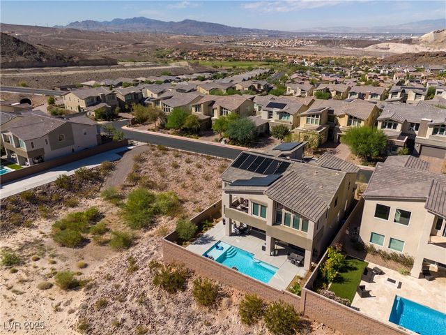 8 Hilltop Crest Street, Henderson, NV 89011