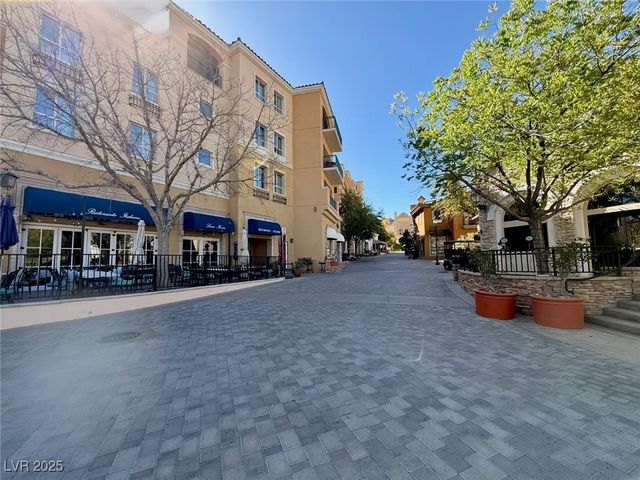 8 Hilltop Crest Street, Henderson, NV 89011