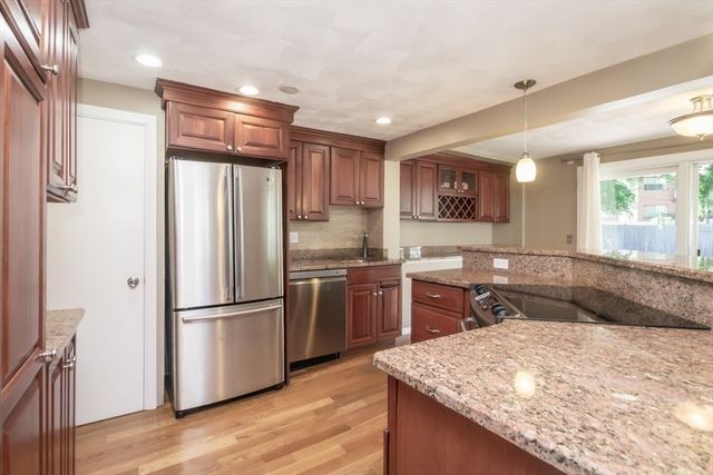32 Hamilton Rd 32, Wakefield, MA 01880