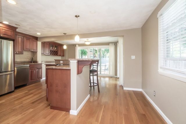 32 Hamilton Rd 32, Wakefield, MA 01880