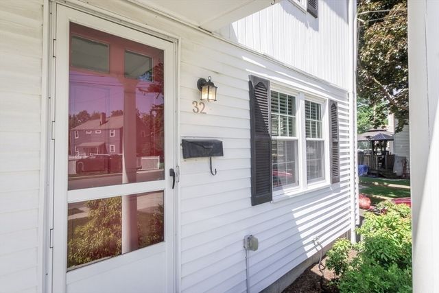 32 Hamilton Rd 32, Wakefield, MA 01880