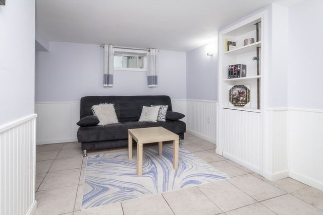 32 Hamilton Rd 32, Wakefield, MA 01880