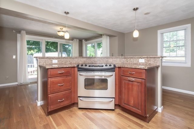 32 Hamilton Rd 32, Wakefield, MA 01880