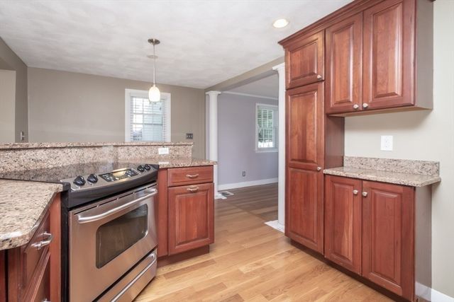 32 Hamilton Rd 32, Wakefield, MA 01880
