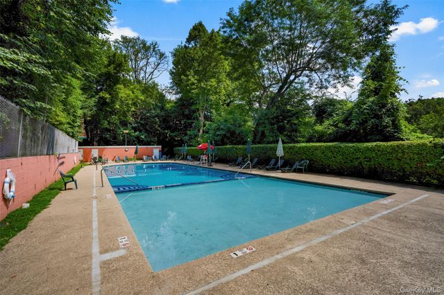 64 Rockledge Road Rockledge 2B, Hartsdale, NY 10530