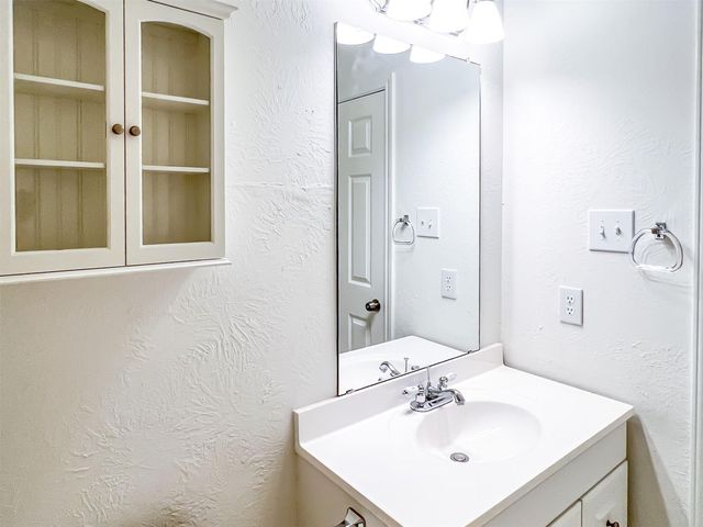 1324 Dennis Street, Houston, TX 77004